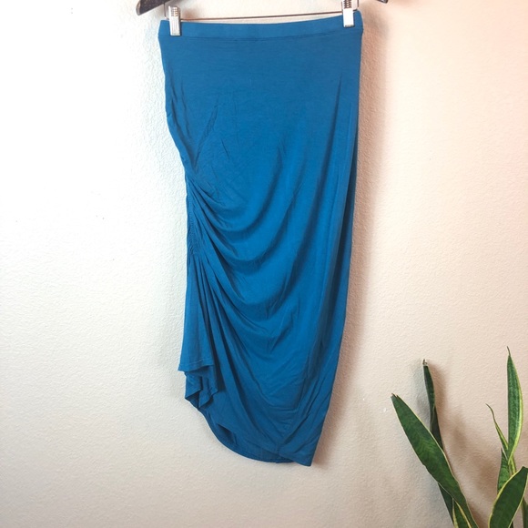 Summer & Sage || Asymmetrical Skirt - Picture 2 of 7